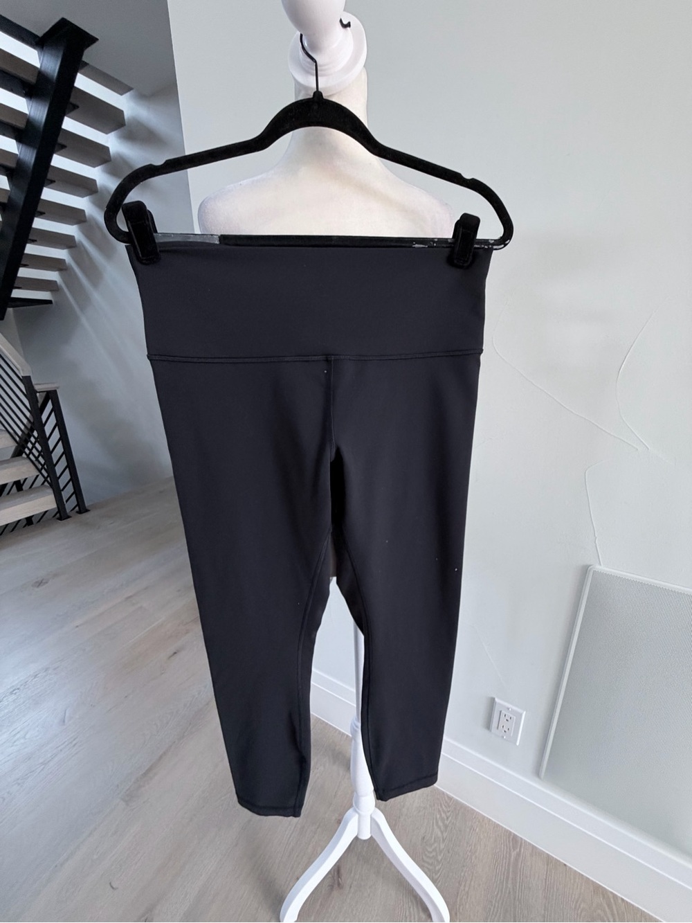 Lululemon Active Cropped Leggings Capri size 8